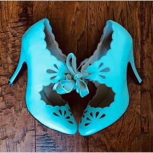 Vintage Style Teal heels